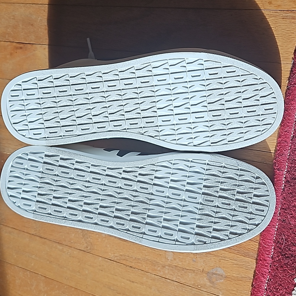 DKNY logo shoes - Picture 5 of 5